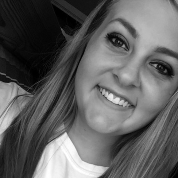 Meet your Posher, Amanda - Picture 1 of 1